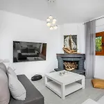 Air Maritime Sani Luxury Apartmán