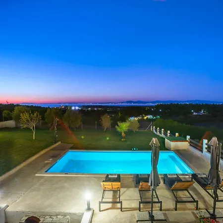 Air Maritime Sani Luxury Apartment *